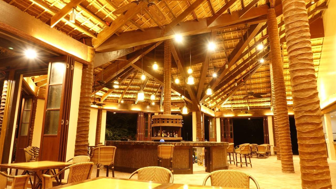Fridays Puerto Galera Hotel Ngoại thất bức ảnh