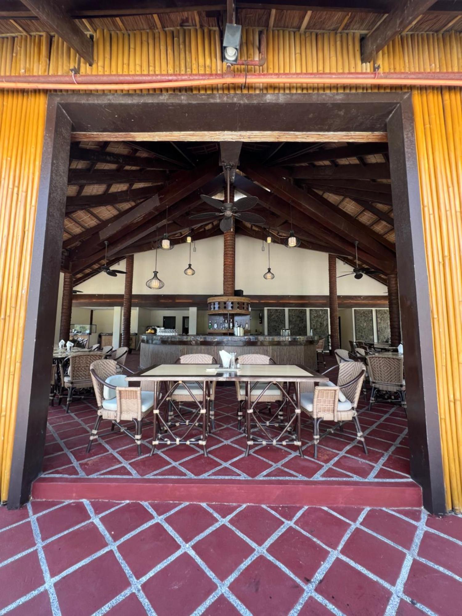 Fridays Puerto Galera Hotel Ngoại thất bức ảnh