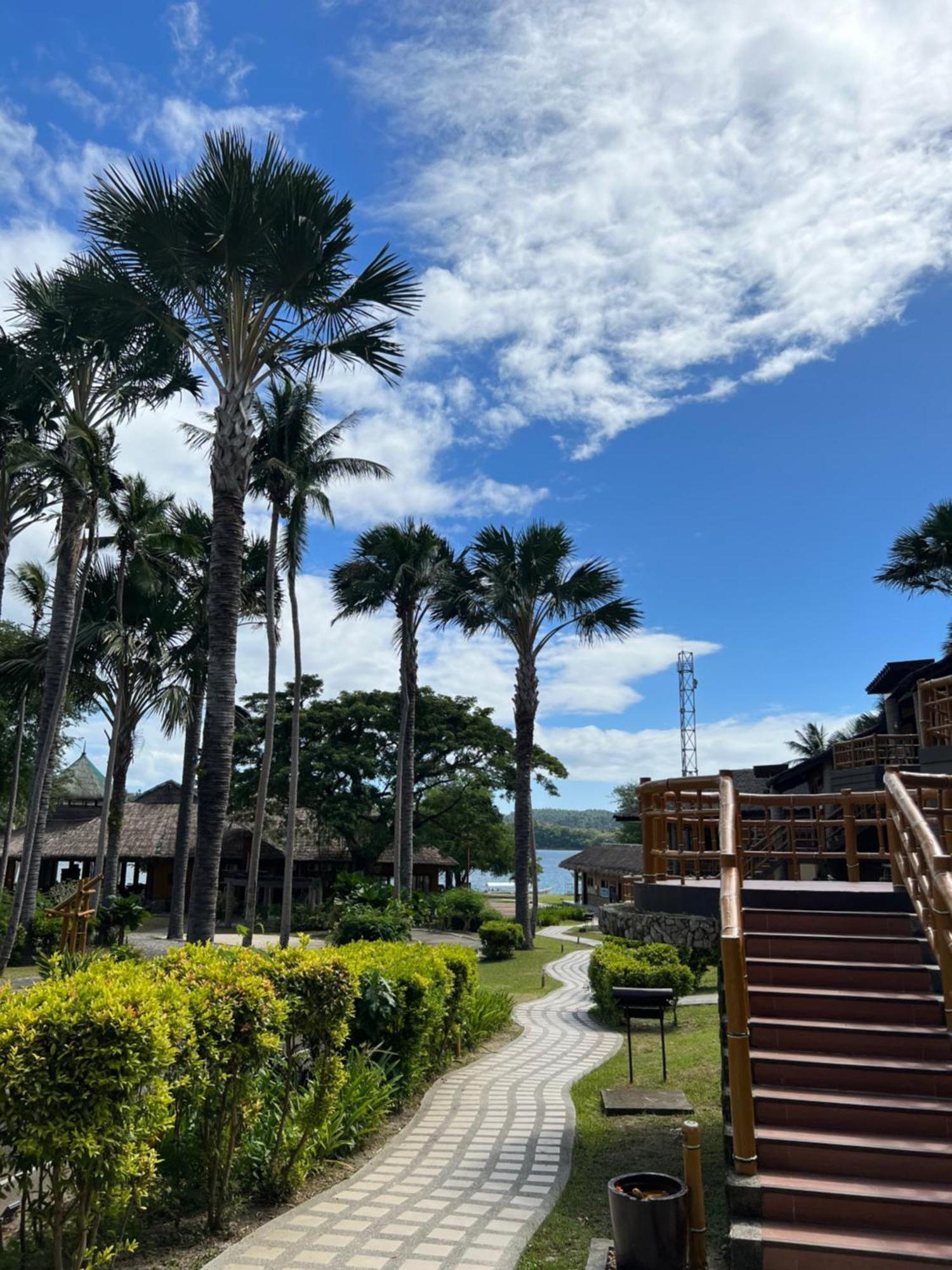 Fridays Puerto Galera Hotel Ngoại thất bức ảnh