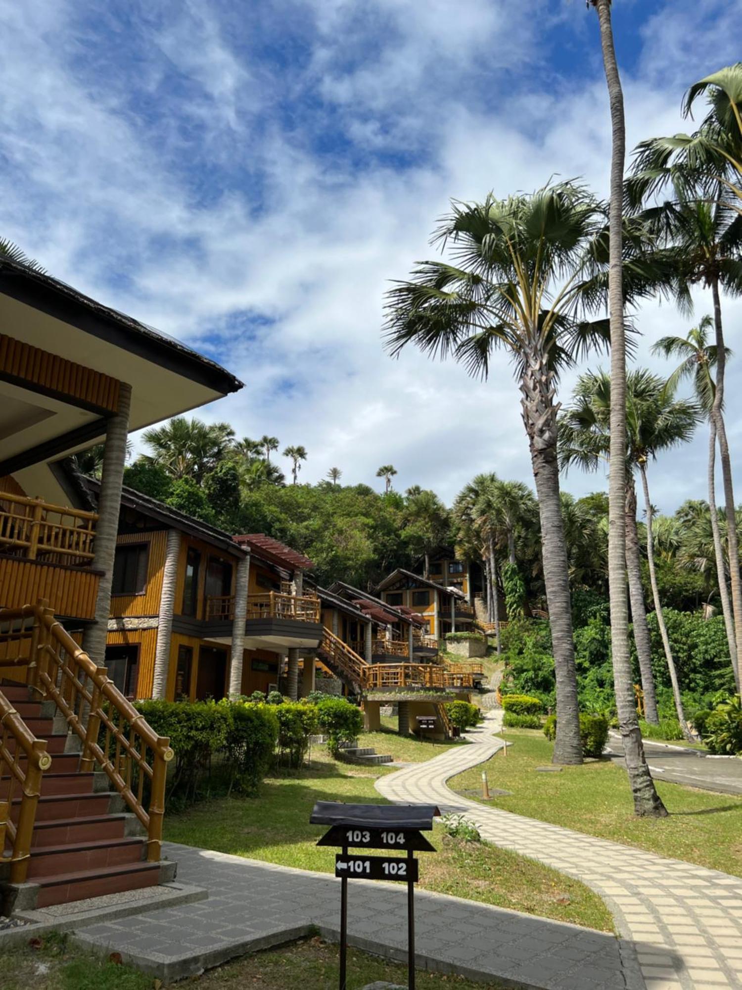 Fridays Puerto Galera Hotel Ngoại thất bức ảnh