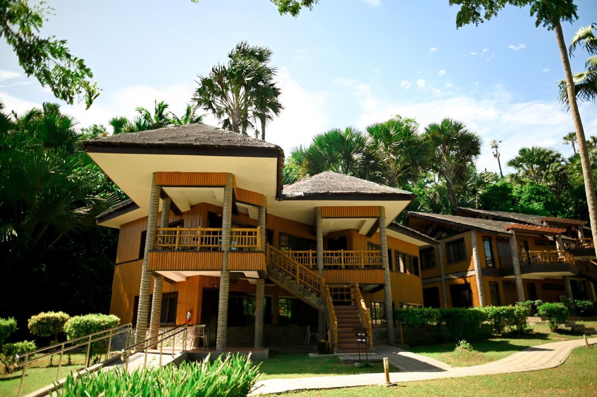 Fridays Puerto Galera Hotel Ngoại thất bức ảnh