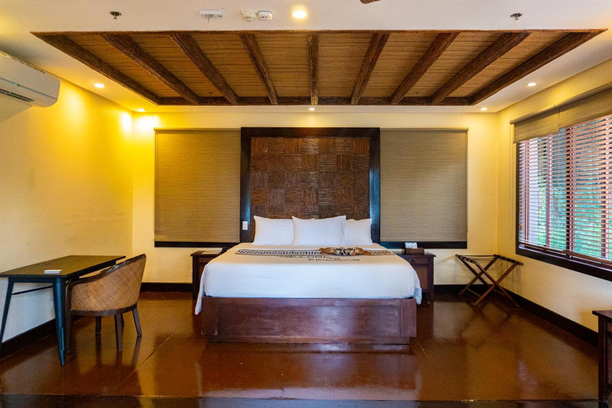 Fridays Puerto Galera Hotel Ngoại thất bức ảnh