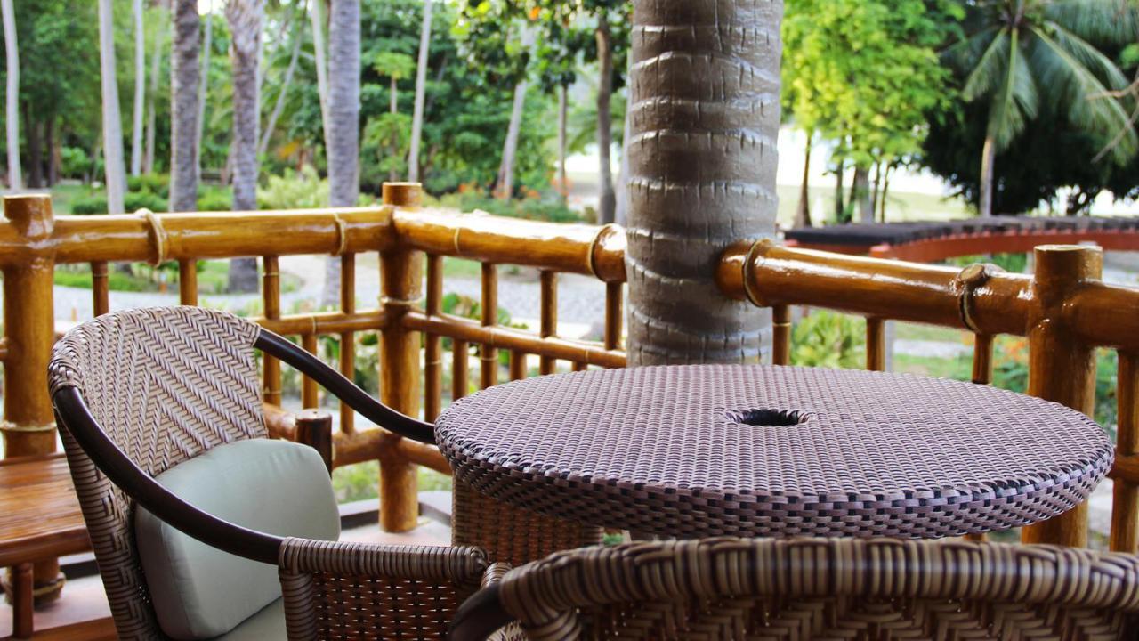 Fridays Puerto Galera Hotel Ngoại thất bức ảnh